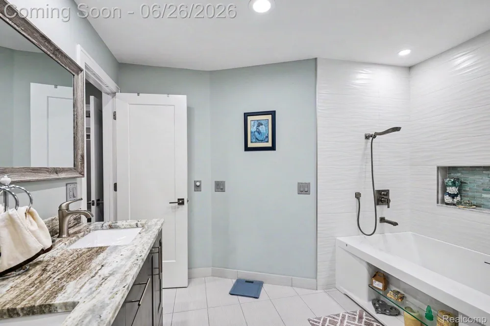 2202 Elm Circle Shelby Charter Township, MI 48316