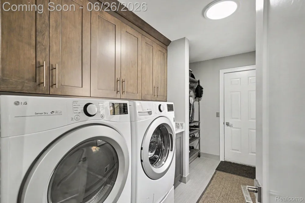 2202 Elm Circle Shelby Charter Township, MI 48316