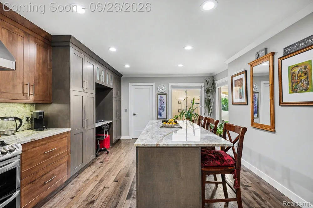 2202 Elm Circle Shelby Charter Township, MI 48316