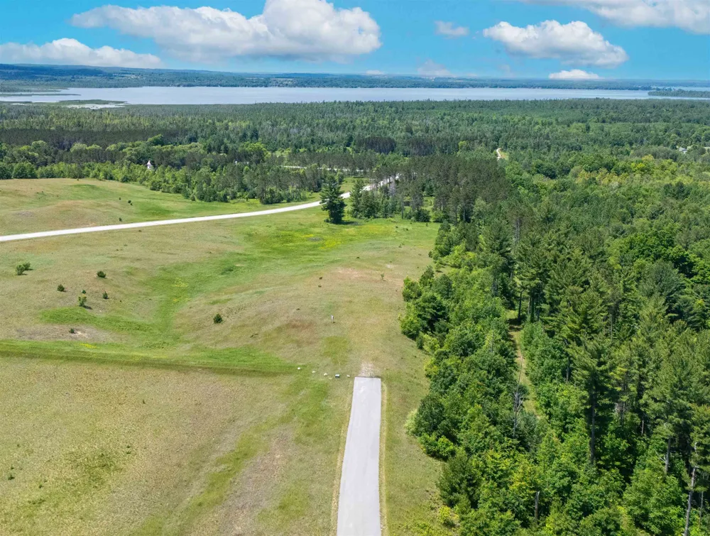 4885 Wonderview Lane NW Clearwater Township, MI 49676