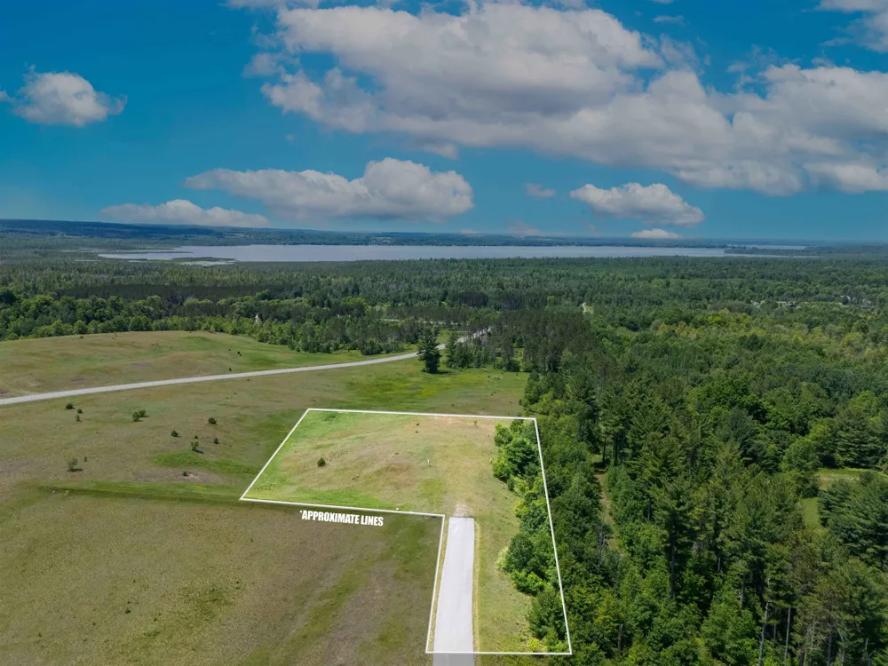 4885 Wonderview Lane NW Clearwater Township, MI 49676