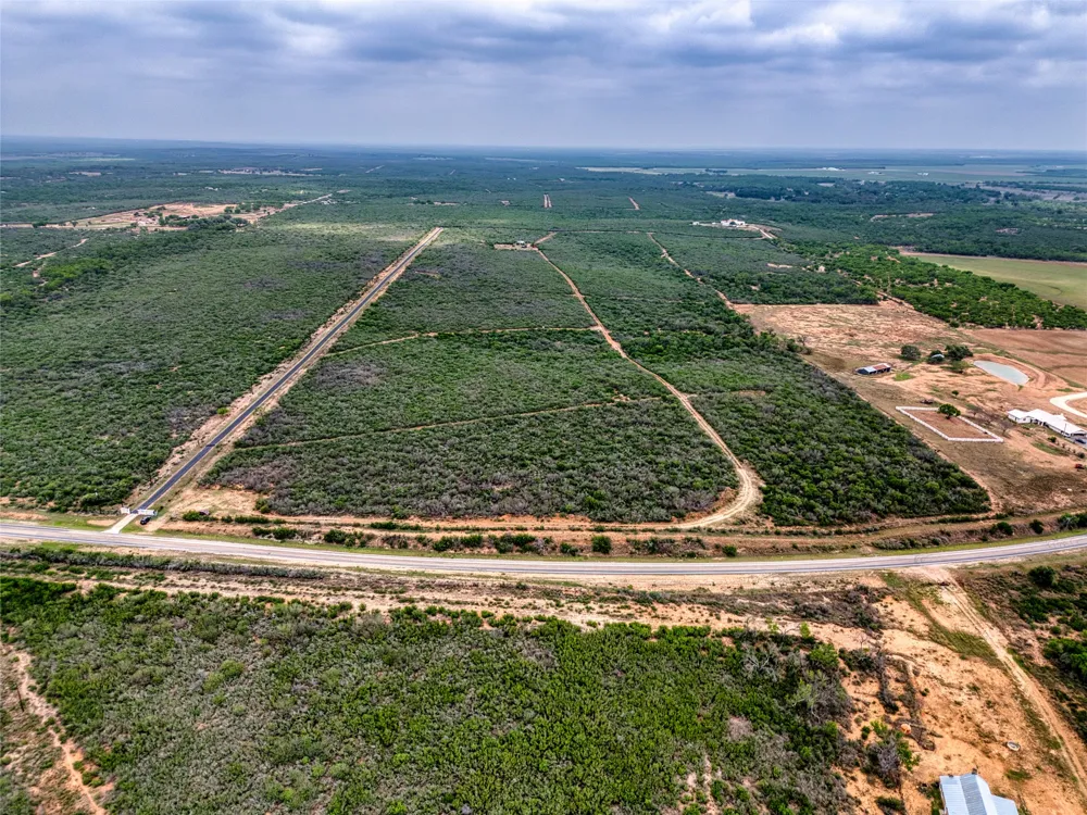 5394 FM 2200 ROAD W Devine, TX 78016