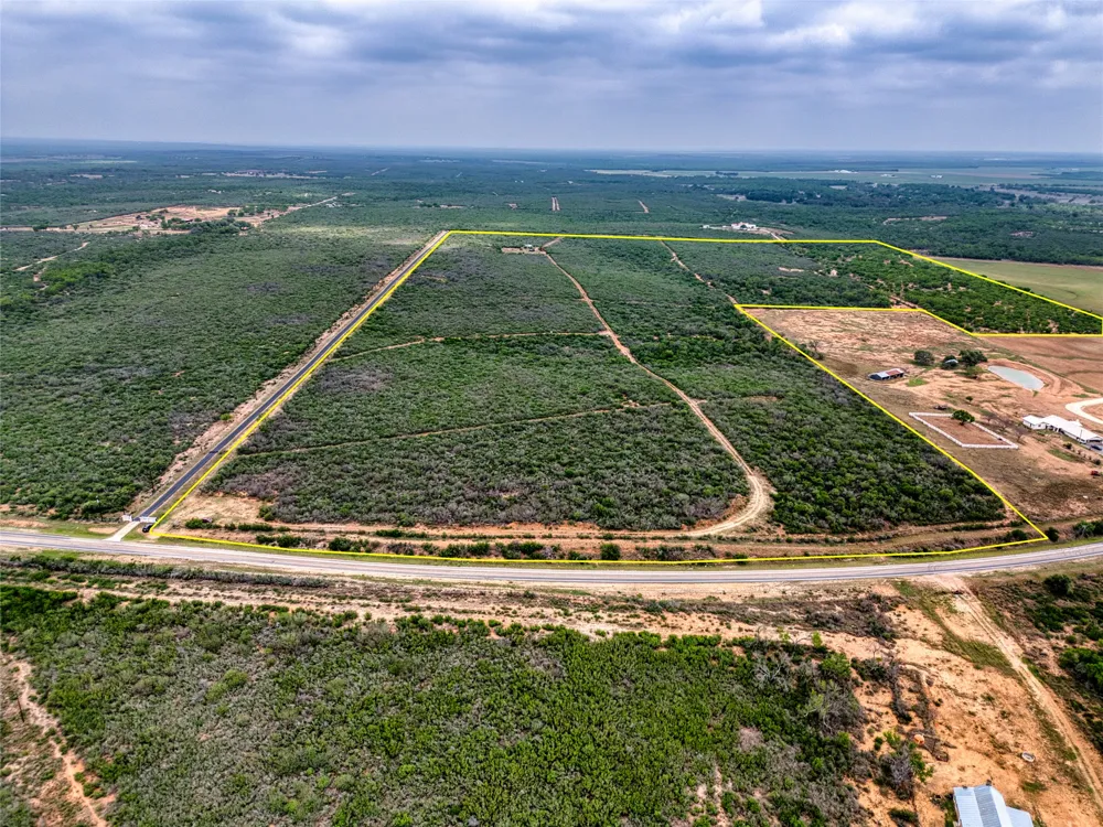 5394 FM 2200 ROAD W Devine, TX 78016
