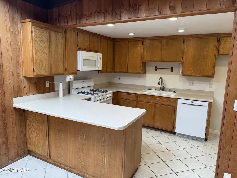 636 Malaga Court Newbury Park, CA 91320