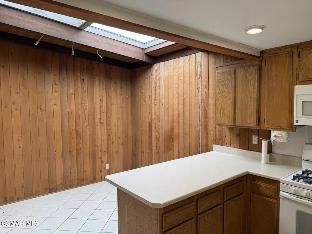 636 Malaga Court Newbury Park, CA 91320