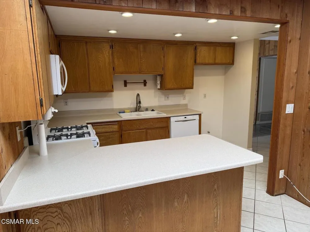 636 Malaga Court Newbury Park, CA 91320