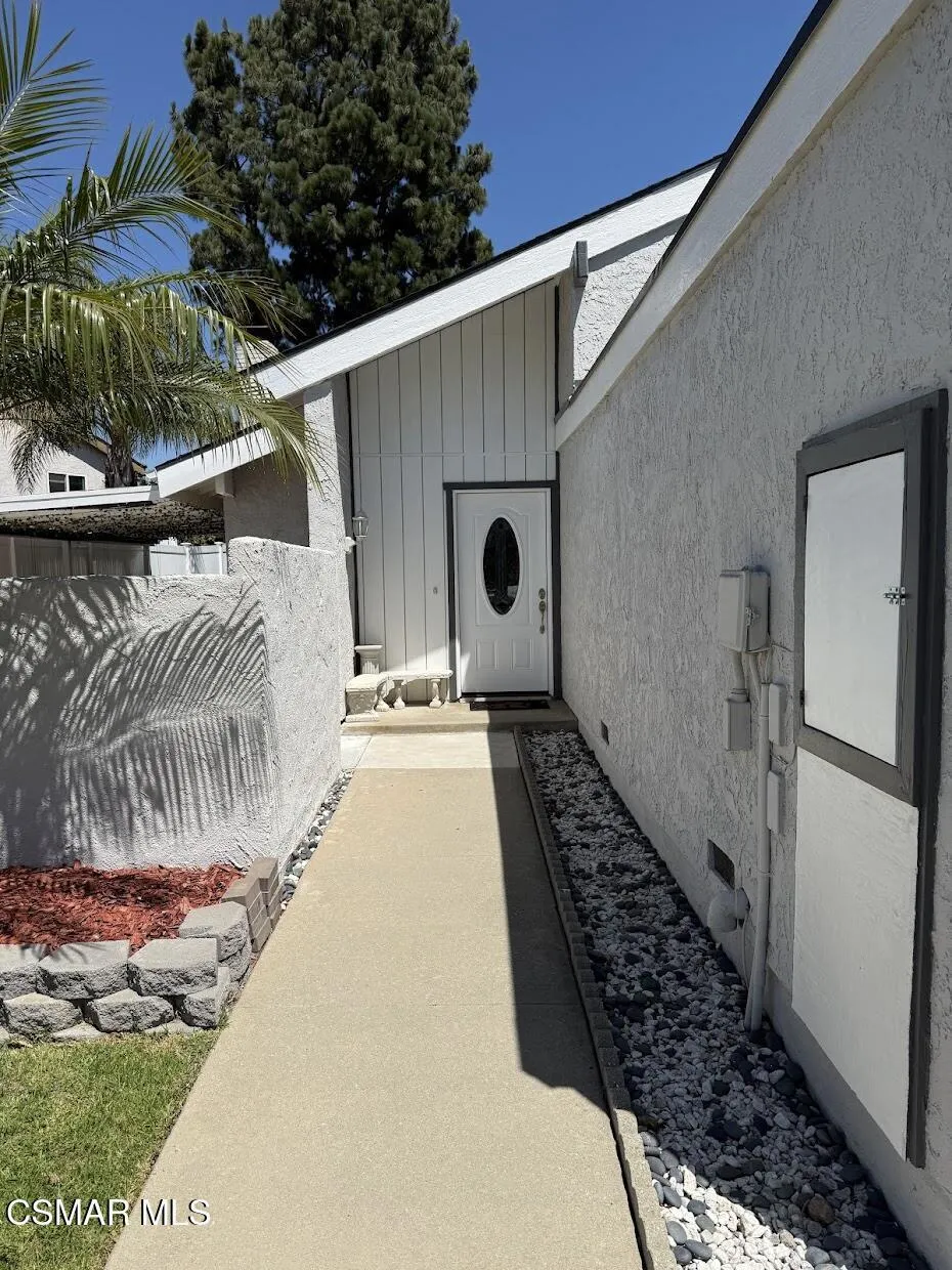 636 Malaga Court Newbury Park, CA 91320