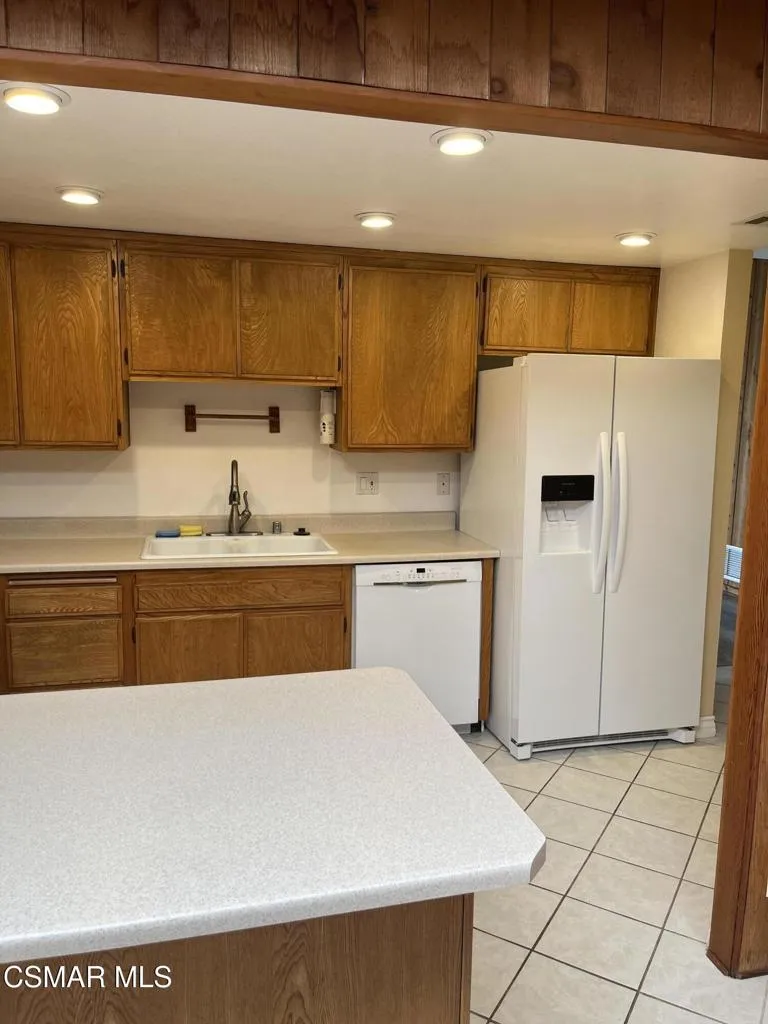 636 Malaga Court Newbury Park, CA 91320