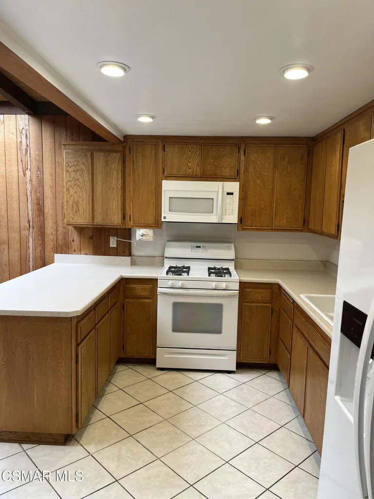 636 Malaga Court Newbury Park, CA 91320