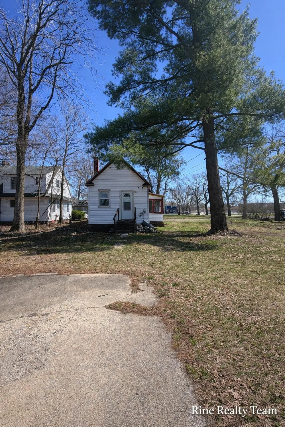 2337 6th Street Muskegon, MI 49444