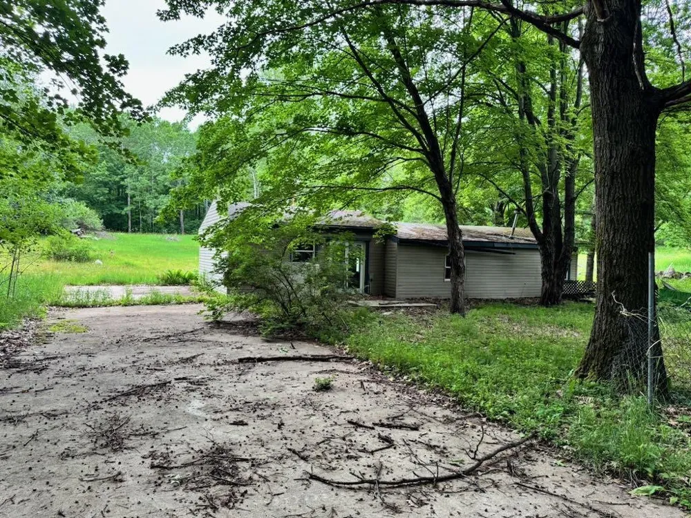 4303 W Adams Road Surrey Township, MI 48632