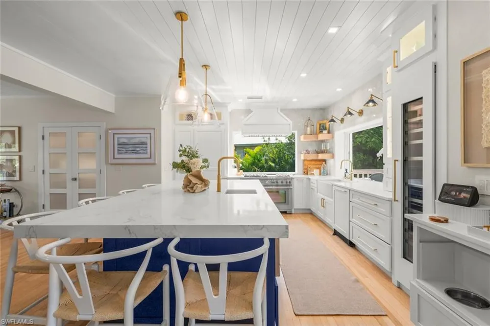 1048 Kings Crown Drive Sanibel, FL 33957
