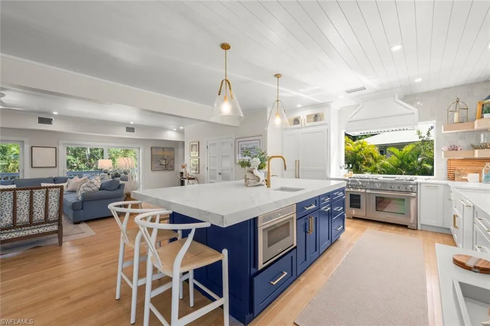 1048 Kings Crown Drive Sanibel, FL 33957