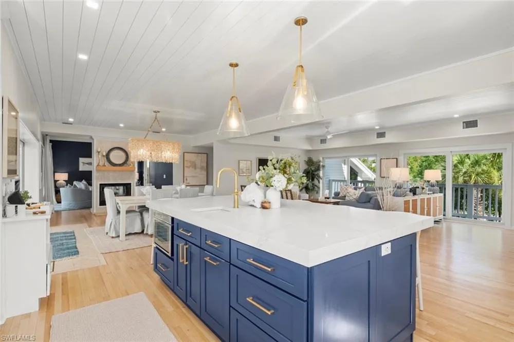 1048 Kings Crown Drive Sanibel, FL 33957