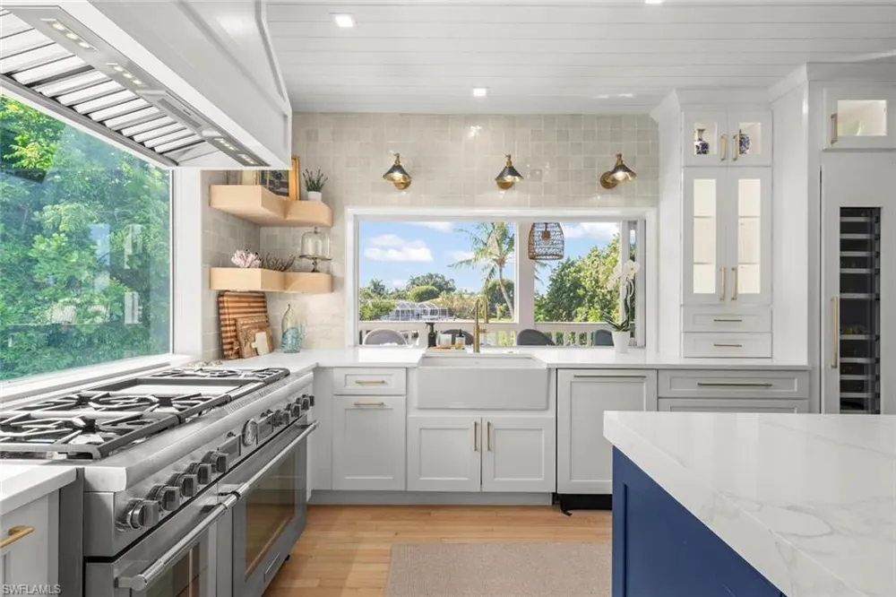1048 Kings Crown Drive Sanibel, FL 33957
