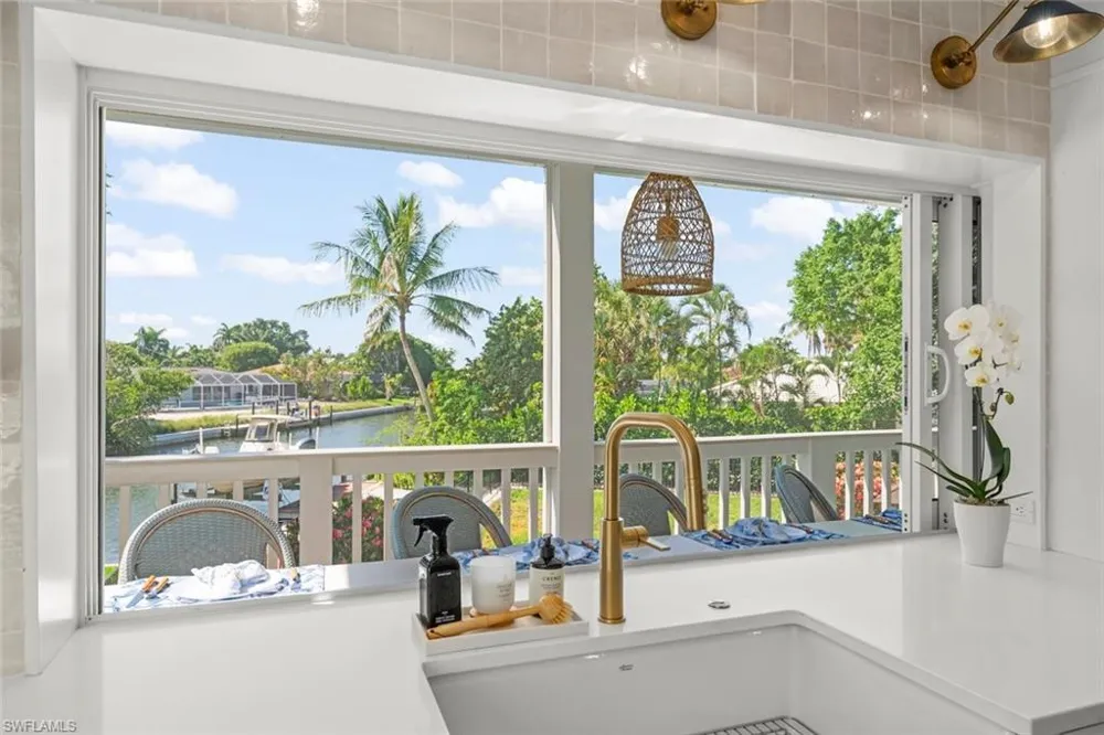 1048 Kings Crown Drive Sanibel, FL 33957