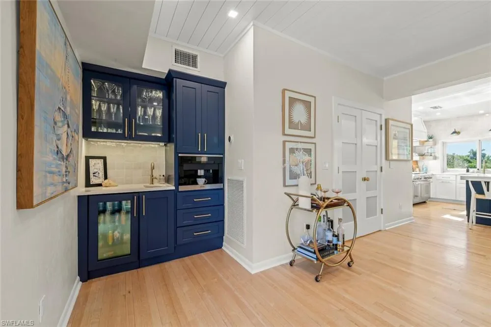 1048 Kings Crown Drive Sanibel, FL 33957