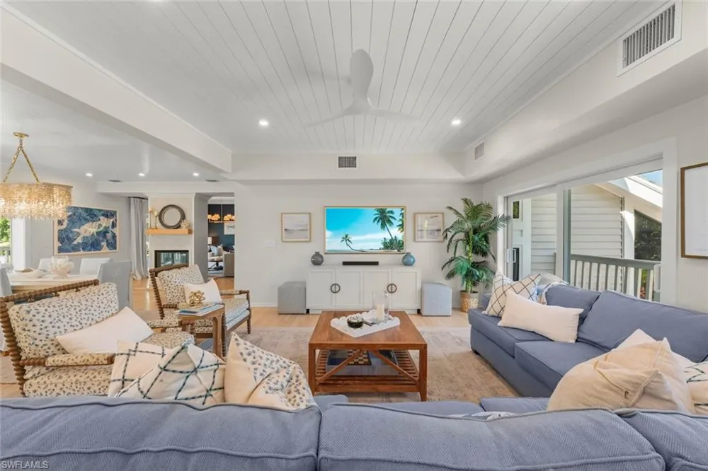 1048 Kings Crown Drive Sanibel, FL 33957