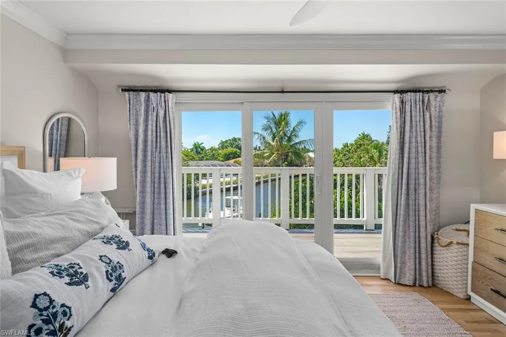 1048 Kings Crown Drive Sanibel, FL 33957