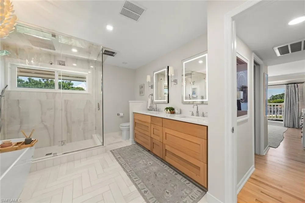 1048 Kings Crown Drive Sanibel, FL 33957