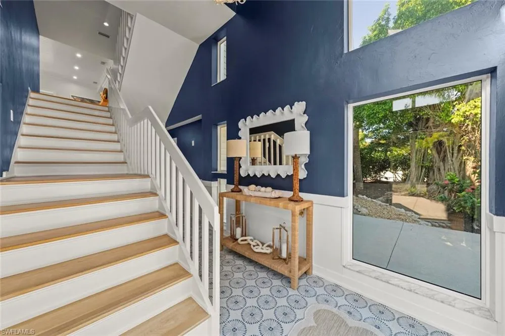 1048 Kings Crown Drive Sanibel, FL 33957