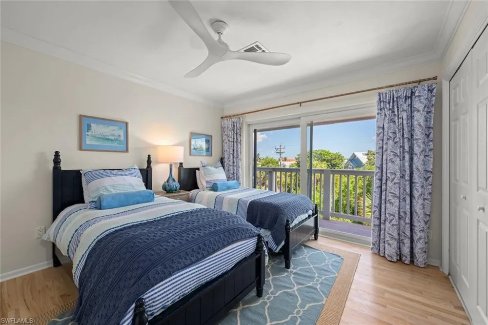 1048 Kings Crown Drive Sanibel, FL 33957