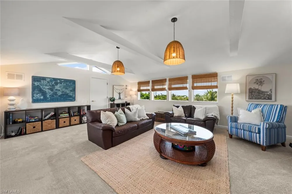 1048 Kings Crown Drive Sanibel, FL 33957