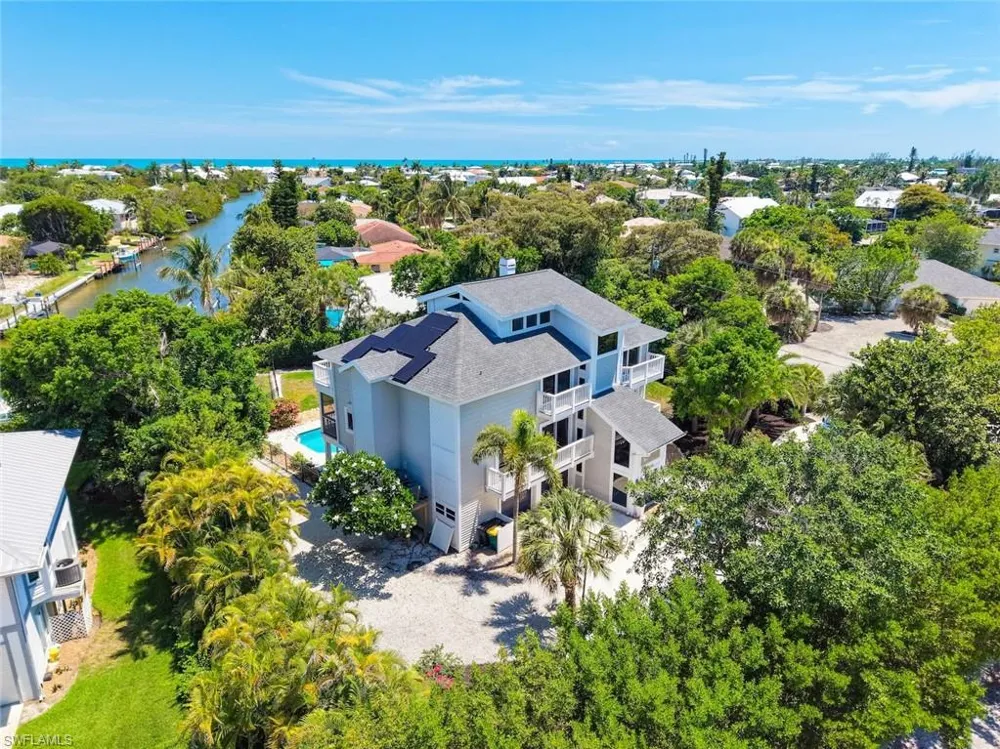 1048 Kings Crown Drive Sanibel, FL 33957
