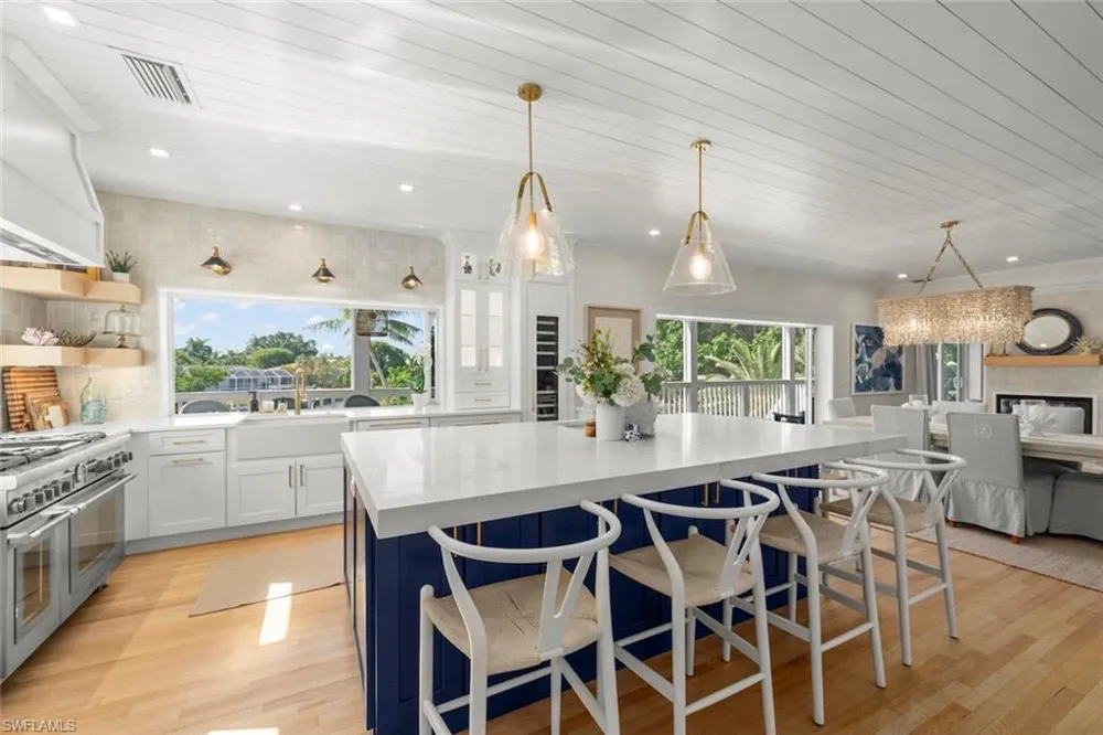 1048 Kings Crown Drive Sanibel, FL 33957