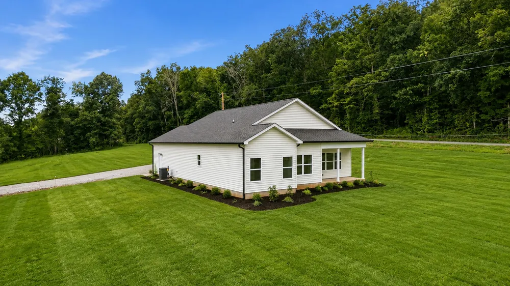 13 Hamby Dr Pelham, TN 37366
