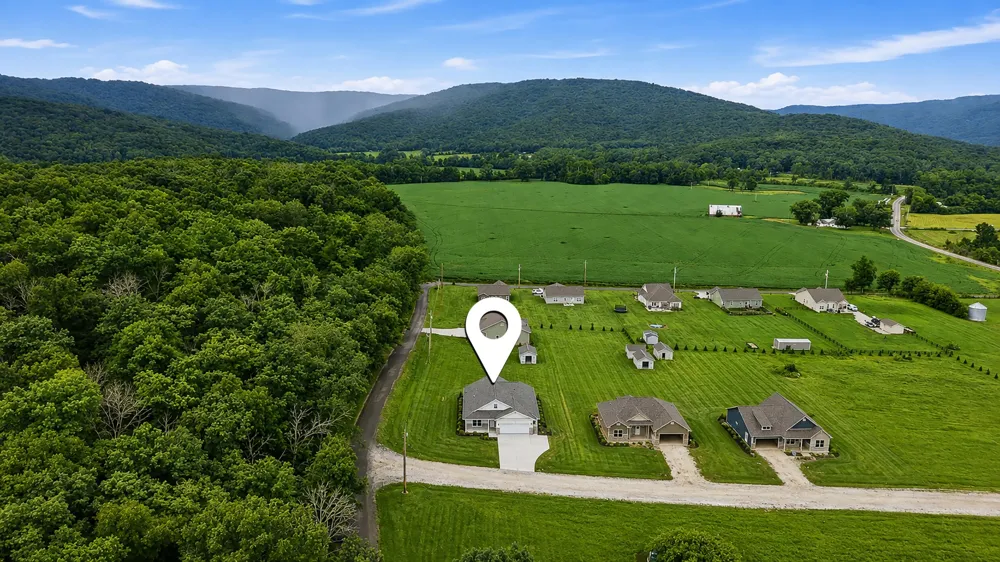 13 Hamby Dr Pelham, TN 37366