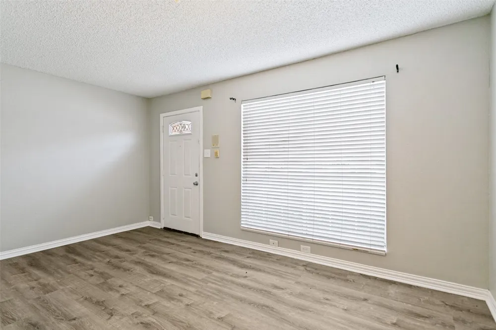 2400 Jupiter Road #I 2 Plano, TX 75074