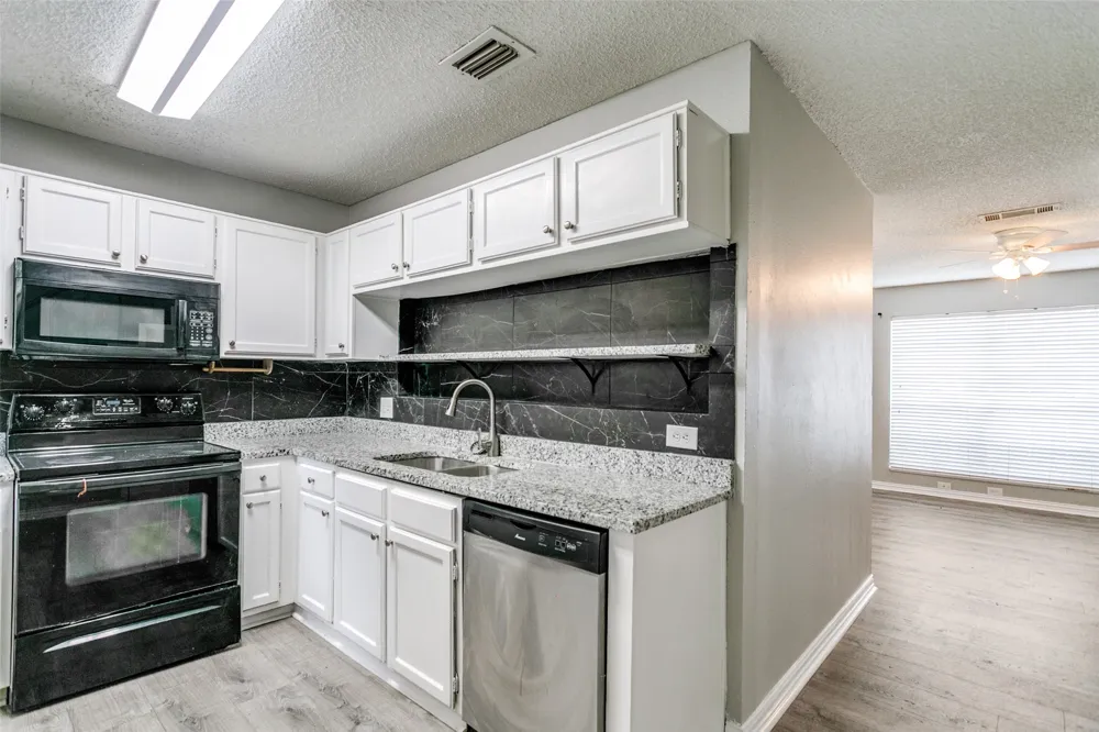 2400 Jupiter Road #I 2 Plano, TX 75074