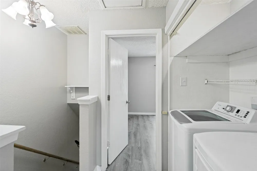 2400 Jupiter Road #I 2 Plano, TX 75074