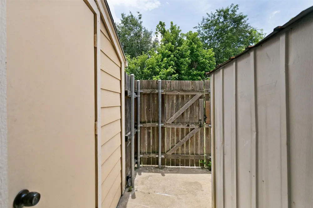 2400 Jupiter Road #I 2 Plano, TX 75074