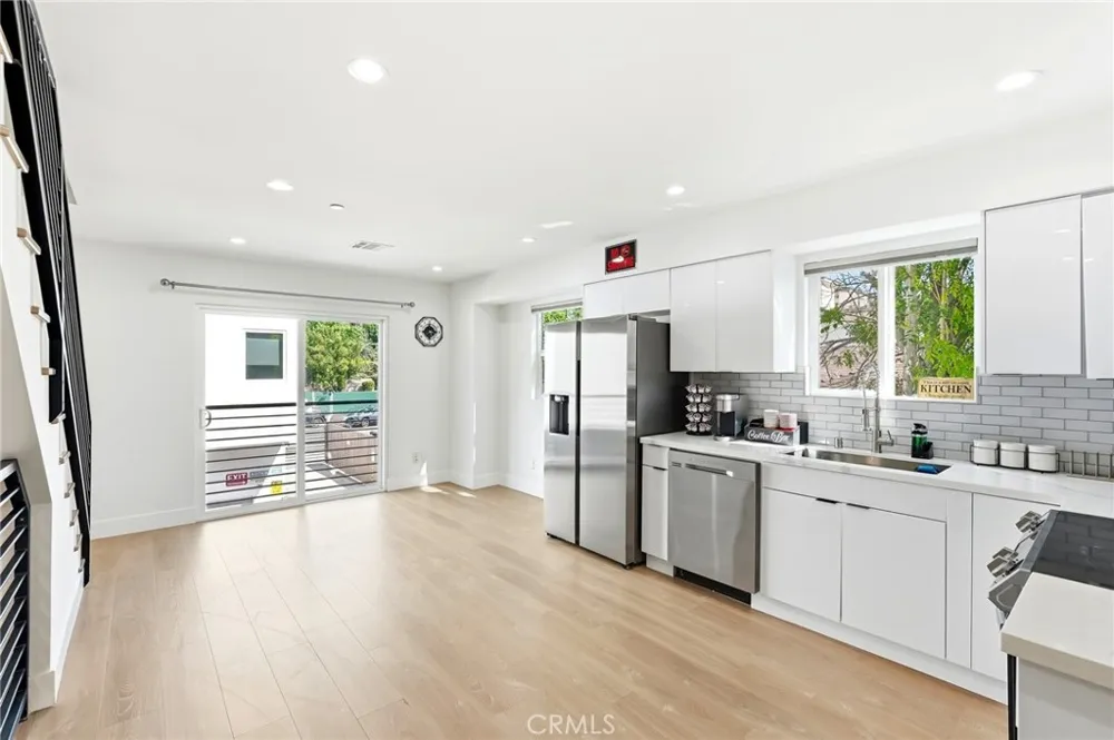 4453 Colfax Avenue Studio City, CA 91602
