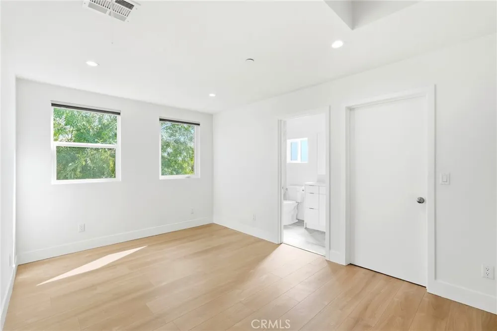 4453 Colfax Avenue Studio City, CA 91602