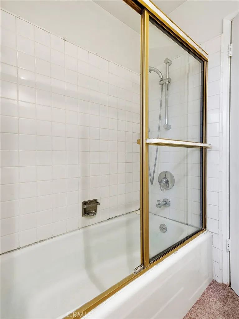 11138 Aqua Vista Street #18 Studio City, CA 91602