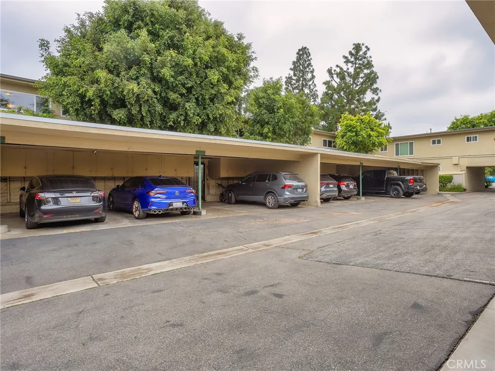 11138 Aqua Vista Street #18 Studio City, CA 91602