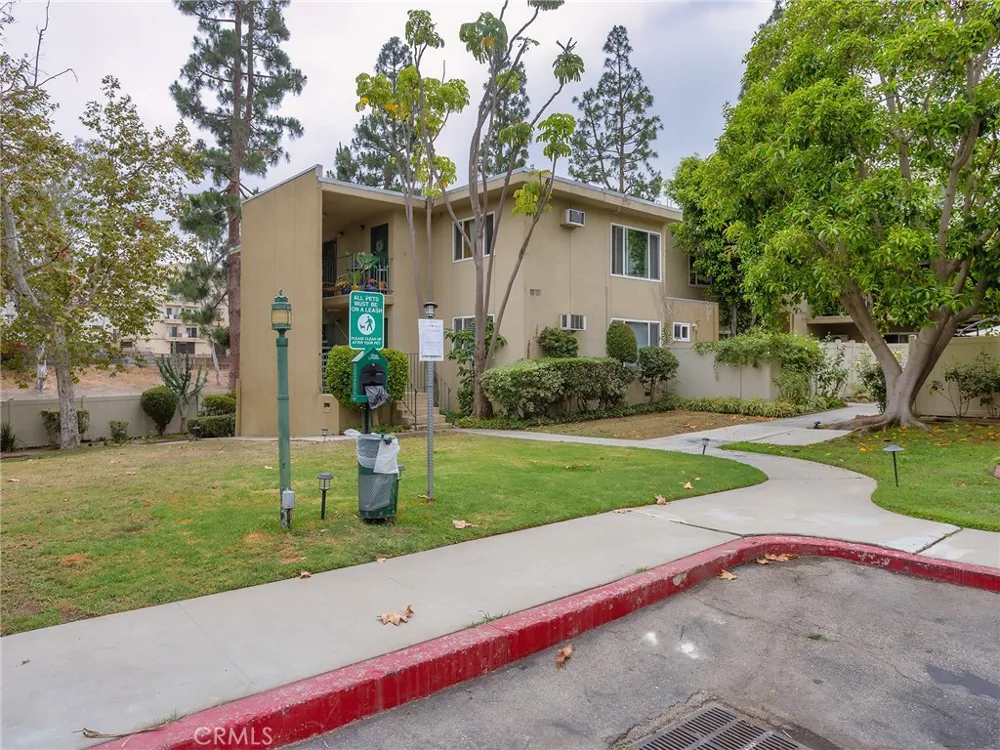 11138 Aqua Vista Street #18 Studio City, CA 91602
