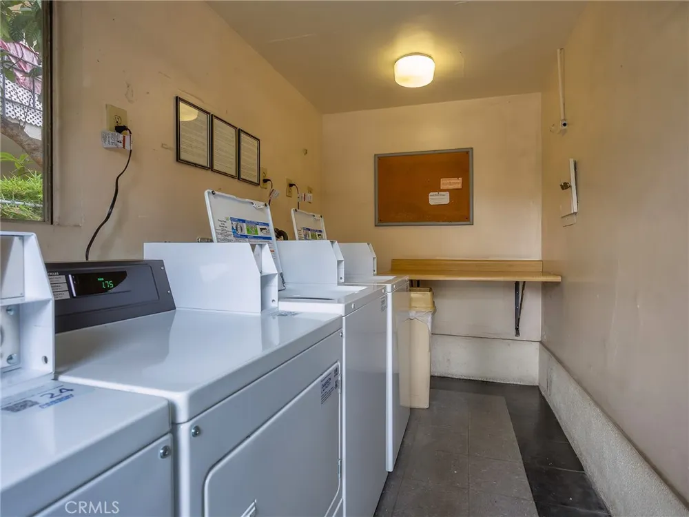 11138 Aqua Vista Street #18 Studio City, CA 91602