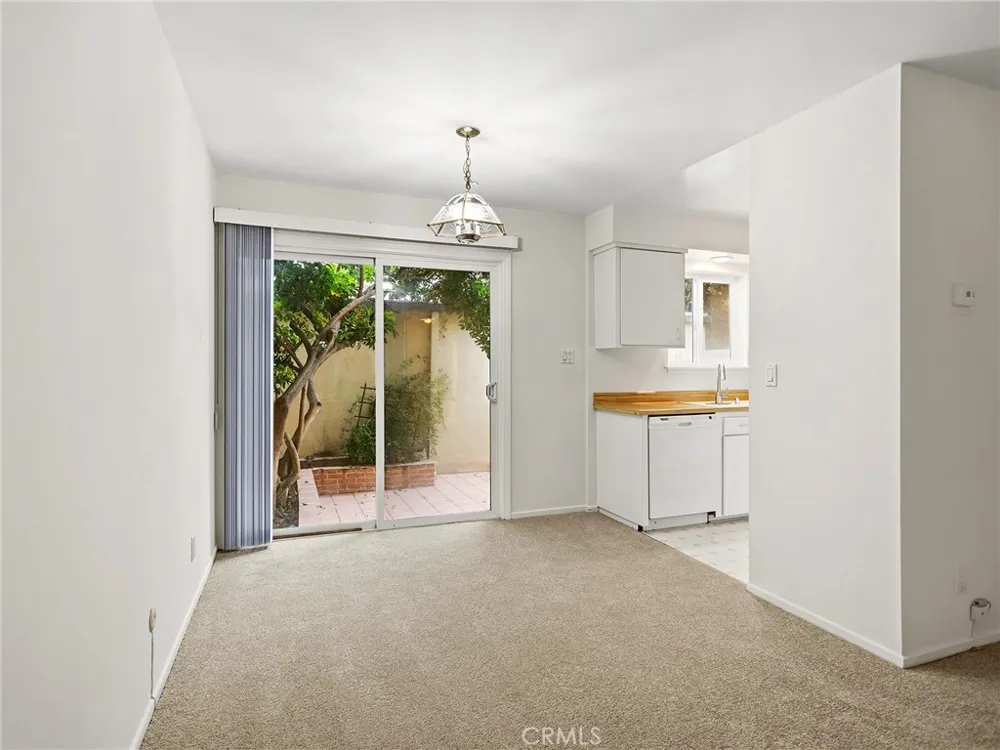 11138 Aqua Vista Street #18 Studio City, CA 91602