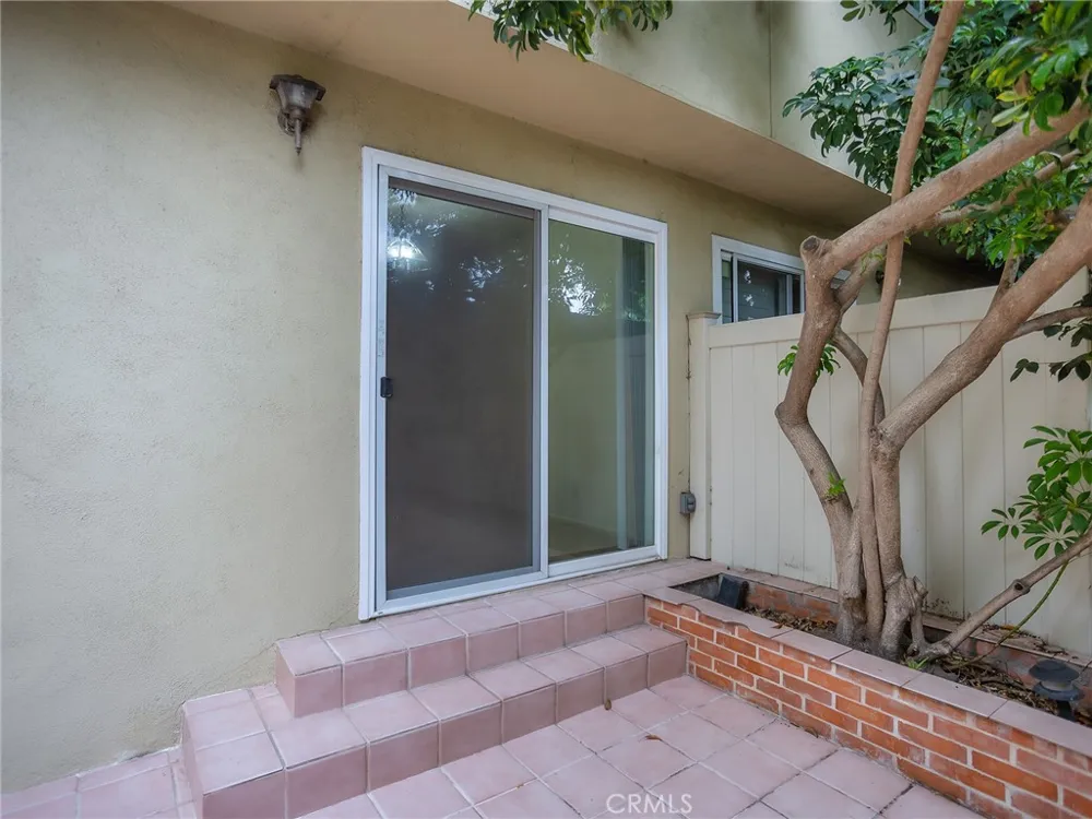 11138 Aqua Vista Street #18 Studio City, CA 91602