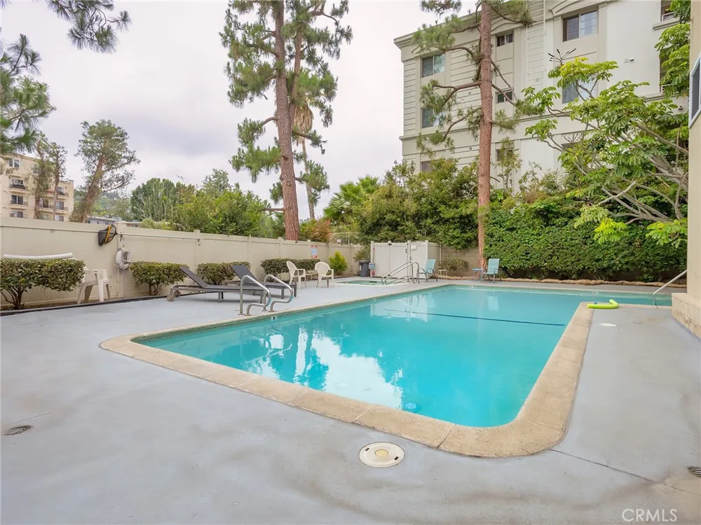 11138 Aqua Vista Street #18 Studio City, CA 91602