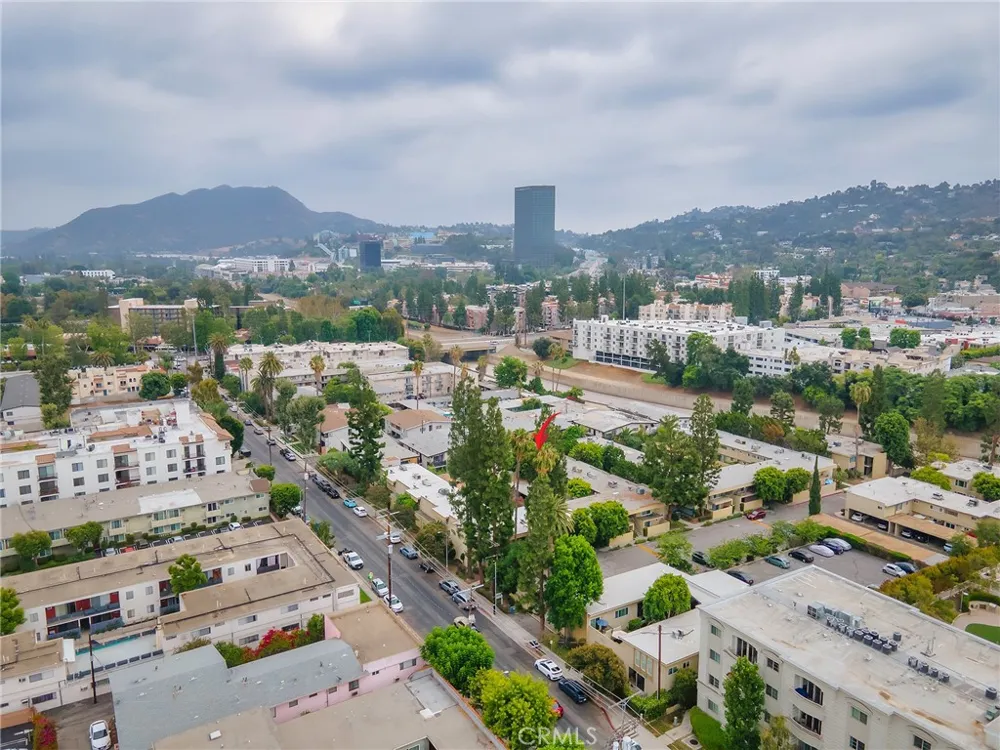 11138 Aqua Vista Street #18 Studio City, CA 91602
