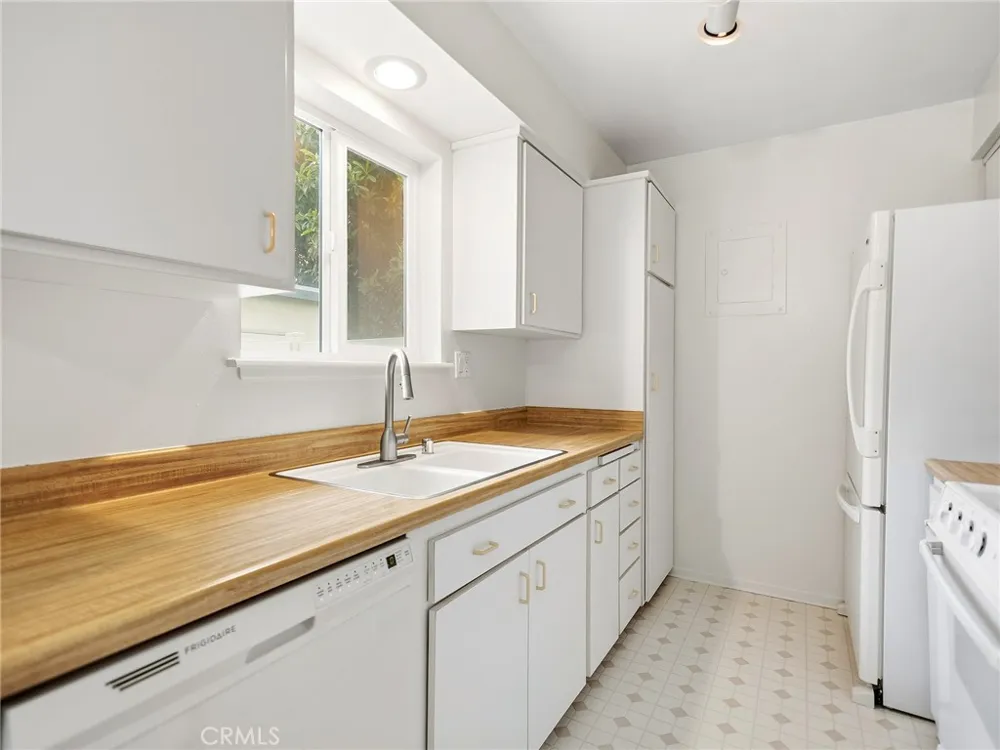 11138 Aqua Vista Street #18 Studio City, CA 91602
