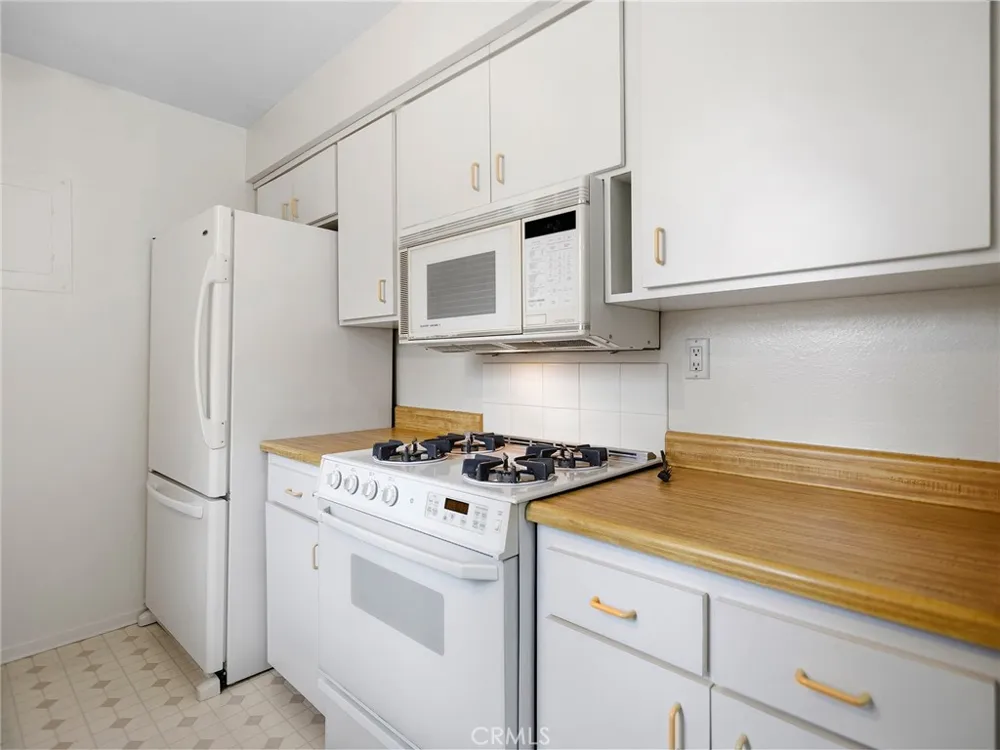 11138 Aqua Vista Street #18 Studio City, CA 91602