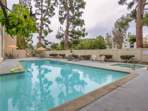 11138 Aqua Vista Street #18