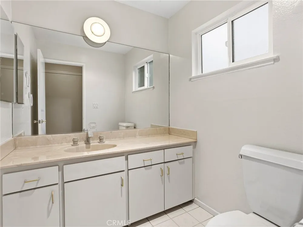11138 Aqua Vista Street #18 Studio City, CA 91602