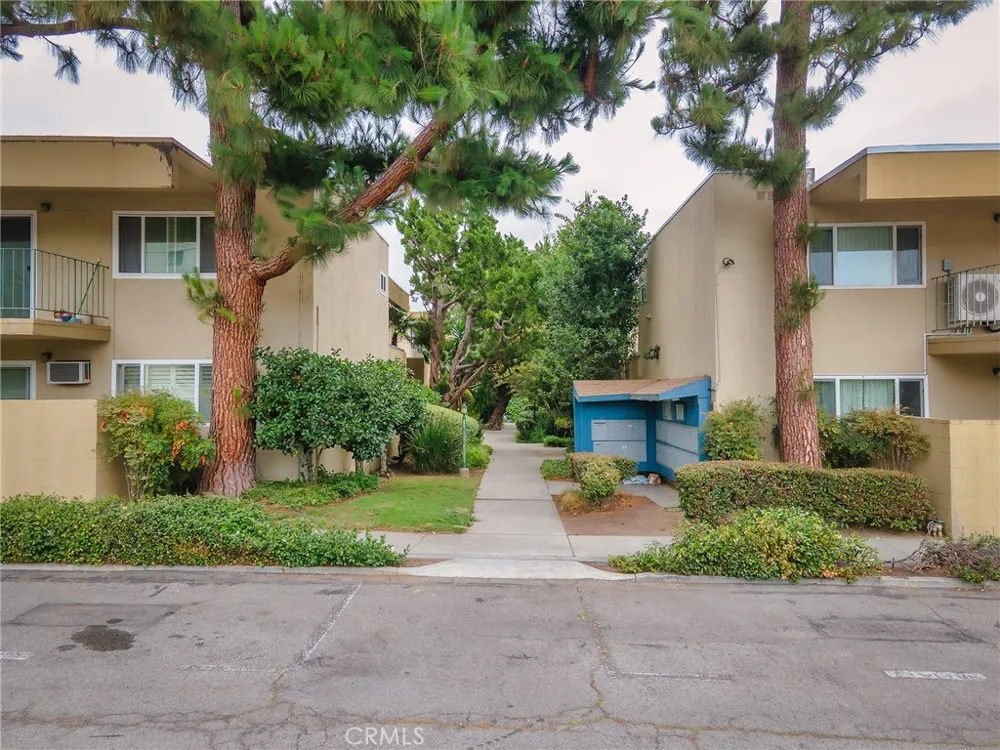 11138 Aqua Vista Street #18 Studio City, CA 91602